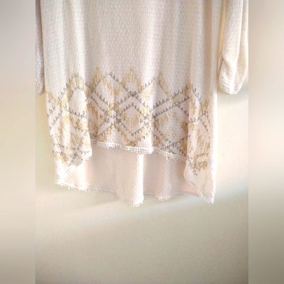 MAURICES WOMEN'S PLUS SIZE 1 LIGHTWEIGHT TUNIC SWEATER CREAM METALLIC GOLD DESIG - Picture 4 of 8